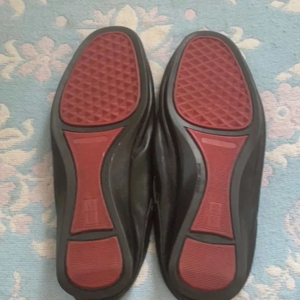 Aerosoles Sz 8.5 Leather Reinforced Toe Slides with Rubber Bottom! - Picture 6 of 6